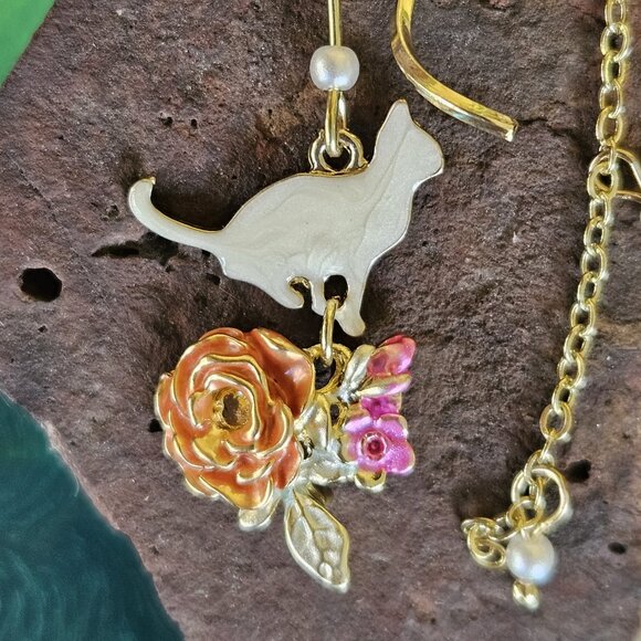 🐈Darling🩷🐈KITTY CAT Mismatched Earrings🐈🩷- NWOT - Picture 2 of 12